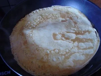 Palatschinken mit Rosinenquarkfüllung - Rezept - Bild Nr. 2