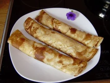 Palatschinken mit Rosinenquarkfüllung - Rezept - Bild Nr. 3