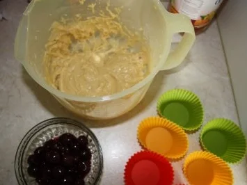 Rezept: Muffins: Kirsch-Marzipan-Häufchen Bild Nr. 2 Muffins: Kirsch-Marzipan-Häufchen - Rezept - Bild Nr. 2