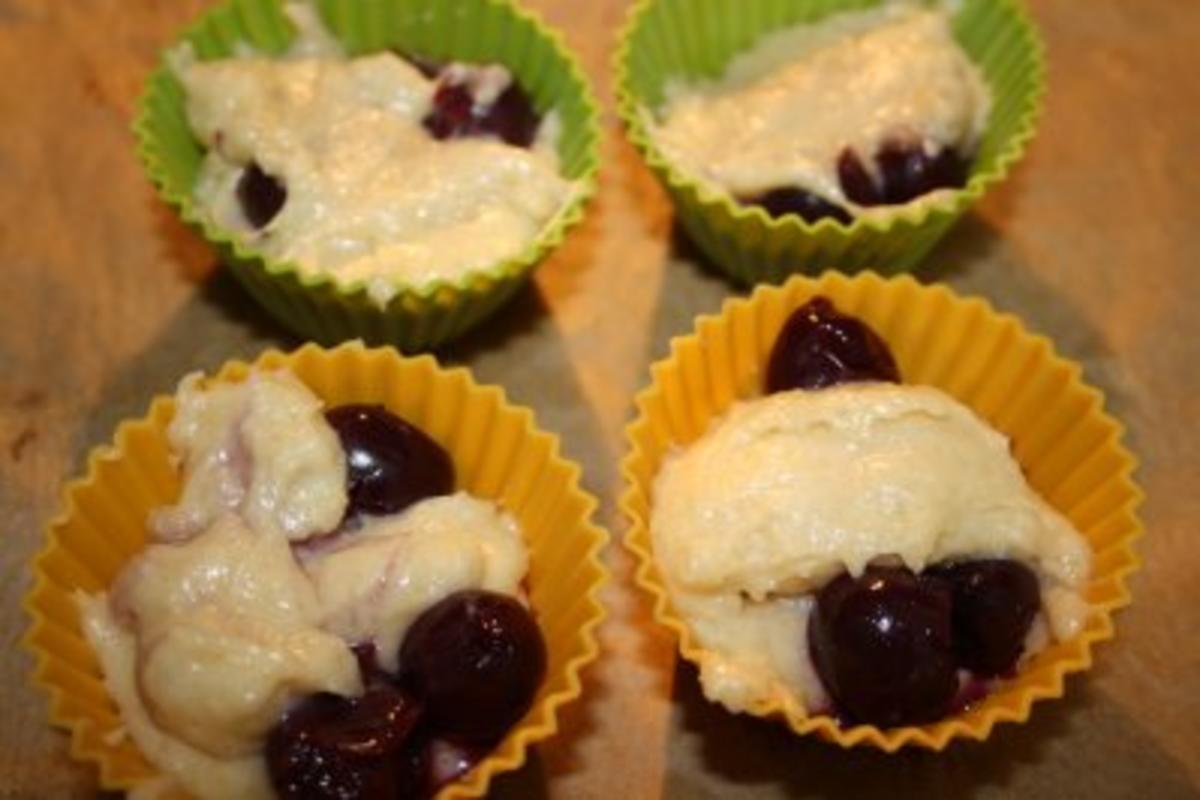 Muffins: Kirsch-Marzipan-Häufchen - Rezept - Bild Nr. 3