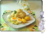 Blumenkohl mit Eiern auf Dillsauce und Kartoffeln. - Rezept