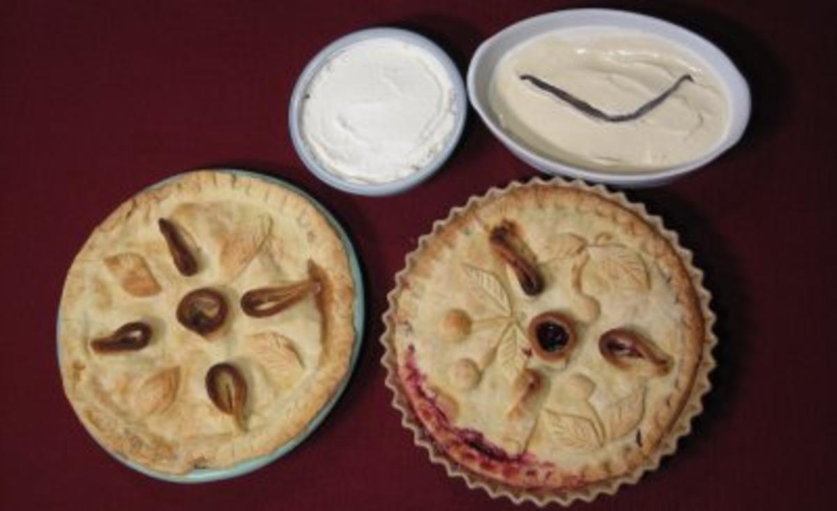 Bilder für Zwei American Pies mit Vanilleeis und Schlagsahne - Rezept