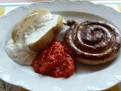 Grillen: Pellkartoffel mit Joghurt-Frischkäsecreme und Grillwurst - Rezept
