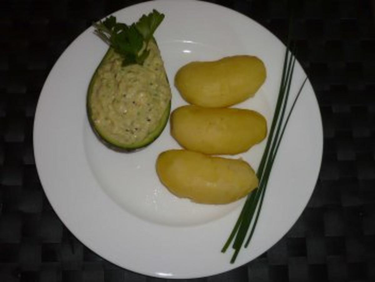 Pellkartoffeln mit Avocado-Kiwi-Dip - Rezept