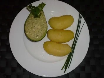 Rezept: Pellkartoffeln mit Avocado-Kiwi-Dip Pellkartoffeln mit Avocado-Kiwi-Dip - Rezept