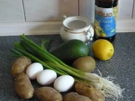 Rezept: Pellkartoffeln mit Avocado-Kiwi-Dip Bild Nr. 2 Pellkartoffeln mit Avocado-Kiwi-Dip - Rezept - Bild Nr. 2