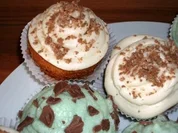 Rezept: Cupcakes mit Mandel- und Waldmeister-Topping Cupcakes mit Mandel- und Waldmeister-Topping - Rezept