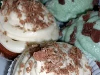 Cupcakes mit Mandel- und Waldmeister-Topping - Rezept - Bild Nr. 3