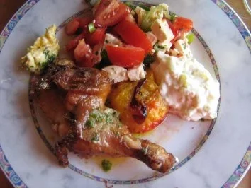 Rezept: Hähnchenschenkel mit Nektarinen gegrillt an Tomatensalat ..................... Hähnchenschenkel mit Nektarinen gegrillt an Tomatensalat ..................... - Rezept