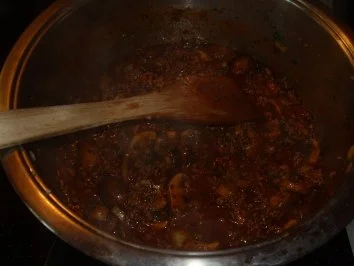 Nudelgerichte: Bandnudeln mit Pilz-Kräuter-Bolognese - Rezept - Bild Nr. 4