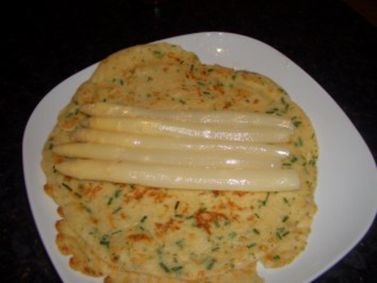 Überbackenes : Gratinierter  Schnittlauchpfannkuchen mit Spargel & Hollandaise - Rezept - Bild Nr. 5