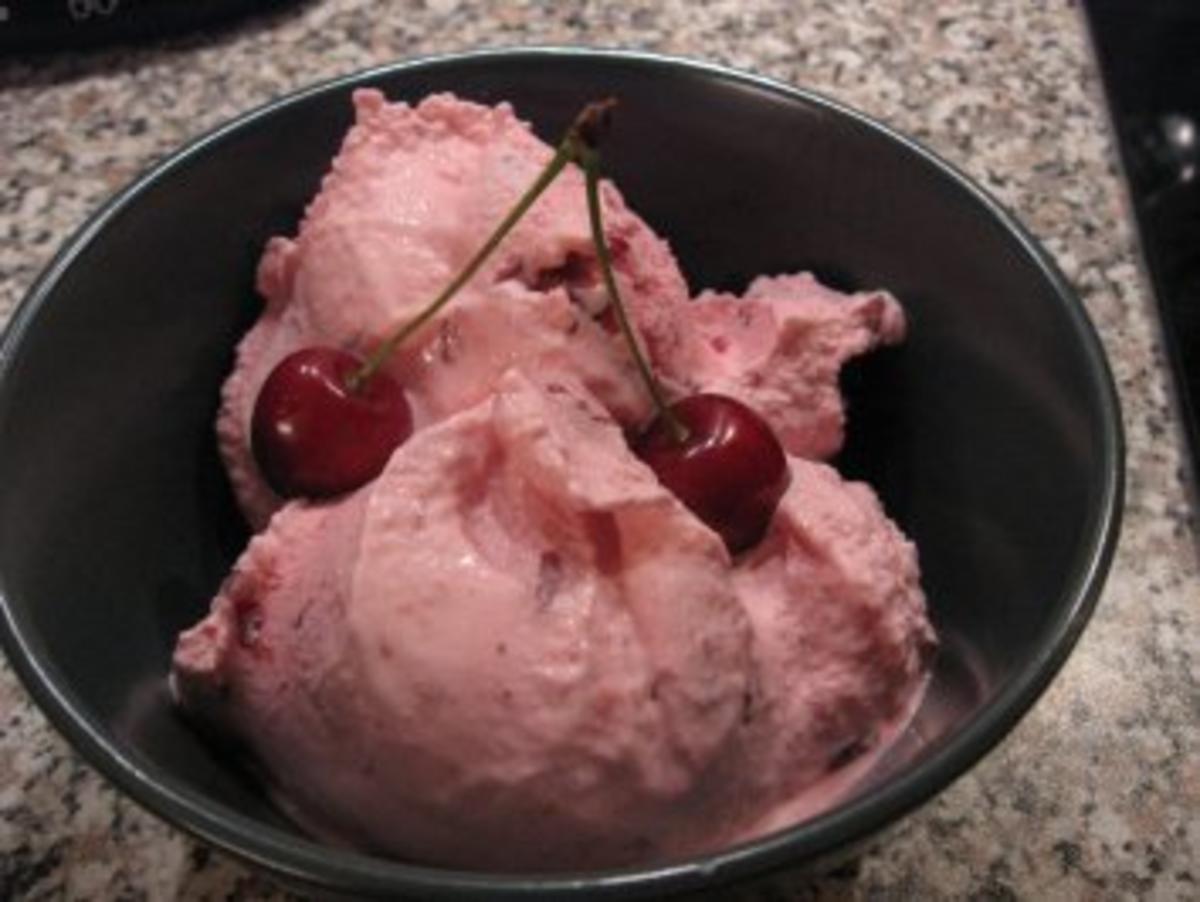 Joghturt-Kirsch-Eis - Rezept mit Bild - kochbar.de