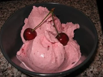 Joghturt-Kirsch-Eis - Rezept - Bild Nr. 2