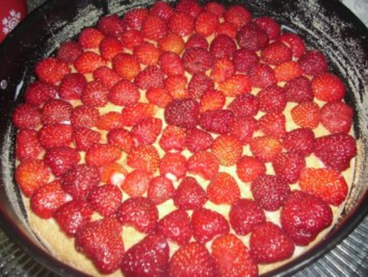 Biskuit mit Erdbeeren und Vanillepudding - Rezept - Bild Nr. 4