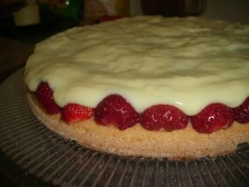 Rezept: Biskuit mit Erdbeeren und Vanillepudding Biskuit mit Erdbeeren und Vanillepudding - Rezept