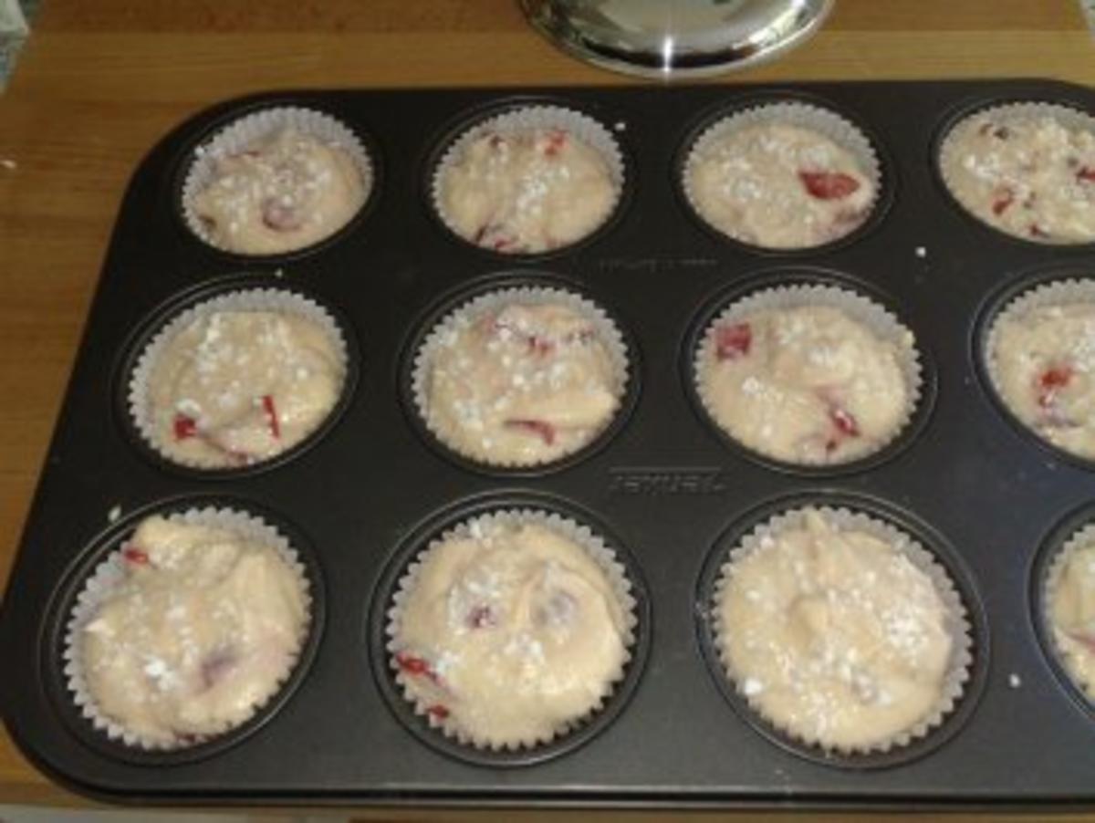 Bilder für Muffins: Erdbeer-Joghurt-Muffins - Rezept