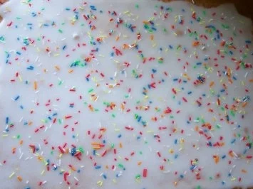 Rezept: Backen: Einfacher Fanta-Blechkuchen Bild Nr. 3 Backen: Einfacher Fanta-Blechkuchen - Rezept - Bild Nr. 3