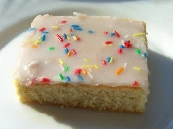 Rezept: Backen: Einfacher Fanta-Blechkuchen Backen: Einfacher Fanta-Blechkuchen - Rezept