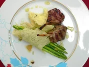 Rezept: Lammkotelett mit Trรผffelpรผree und wildem Spargel in Parmesanschiffchen Lammkotelett mit Trรผffelpรผree und wildem Spargel in Parmesanschiffchen - Rezept