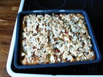 Rezept: Rhabarberkuchen vom Blech Bild Nr. 2 Rhabarberkuchen vom Blech - Rezept - Bild Nr. 2