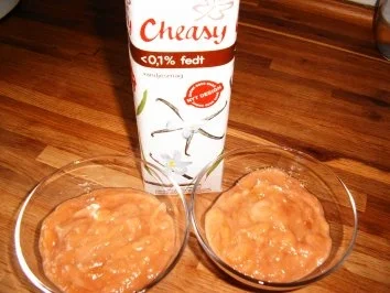 Rhabarberkompott mit fettarmen Vanillejoghurt - Rezept