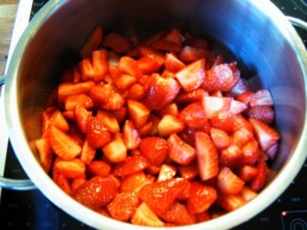 Erdbeer - Rhabarber- Kompott mit fettarmen Vanillejoghurt - Rezept - Bild Nr. 2