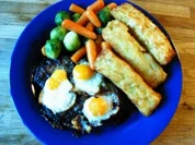 Kalbssteak mit Wachtelspiegeleier an Spinatkroketten, Rosenkohl & Möhren - Rezept