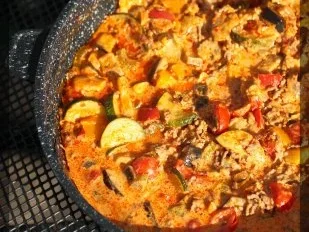 Gemüsepfanne in Frischkäsekräuter-Sauce - Rezept