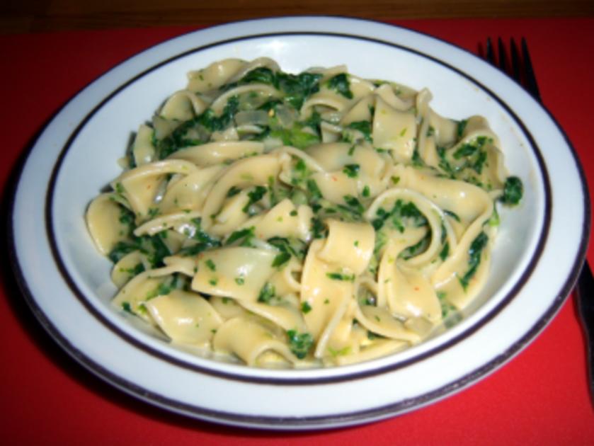 Nudeln mit Spinat Käse Sauce - einfach - 147 kcal/100g