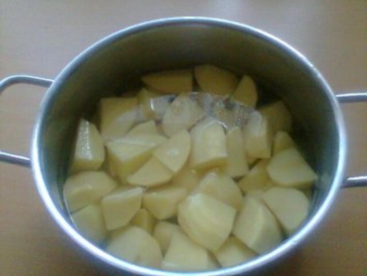 Stampfkartoffel mit Spiegelei,dazu Buttermich trinken ! - Rezept