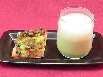 Geeiste Erbsencreme mit Pastinaken-Schaum und Tomatenbruschetta - Rezept