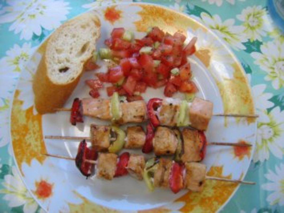 Lachsspieße mit Tomatensalsa - Rezept mit Bild - kochbar.de