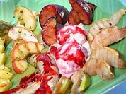 Gegrillte Früchte mit Amaretto-Mandeleis - Rezept