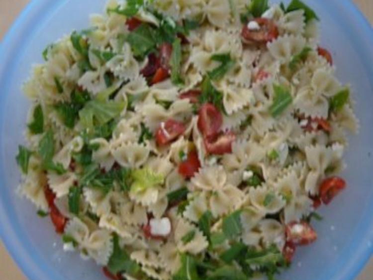 Tomaten Feta Rucola Nudel Salat - Rezept - kochbar.de