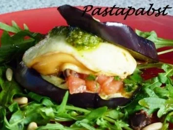 Rezept: Gebratener Scamorza auf Aubergine Gebratener Scamorza auf Aubergine - Rezept