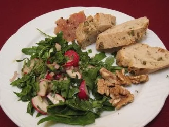 Wildkräuter-Salat mit selbst gebeiztem Graved Lachs - Rezept