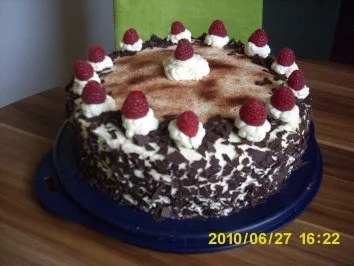 Rezept: Erdbeer-Orangenlikör-Torte Erdbeer-Orangenlikör-Torte - Rezept