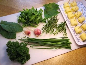 Rezept: Kräuter-Spätzle mit Fischstäbchen ... Bild Nr. 2 Kräuter-Spätzle mit Fischstäbchen ... - Rezept - Bild Nr. 2