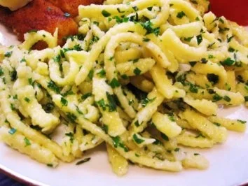 Rezept: Kräuter-Spätzle mit Fischstäbchen ... Bild Nr. 7 Kräuter-Spätzle mit Fischstäbchen ... - Rezept - Bild Nr. 7