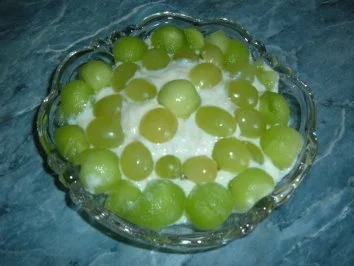 Rezept: Dessert.......Kühle Früchtchen......mit Joghurt-Pfirsich-Creme Dessert.......Kühle Früchtchen......mit Joghurt-Pfirsich-Creme - Rezept