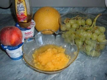 Rezept: Dessert.......Kühle Früchtchen......mit Joghurt-Pfirsich-Creme Bild Nr. 2 Dessert.......Kühle Früchtchen......mit Joghurt-Pfirsich-Creme - Rezept - Bild Nr. 2