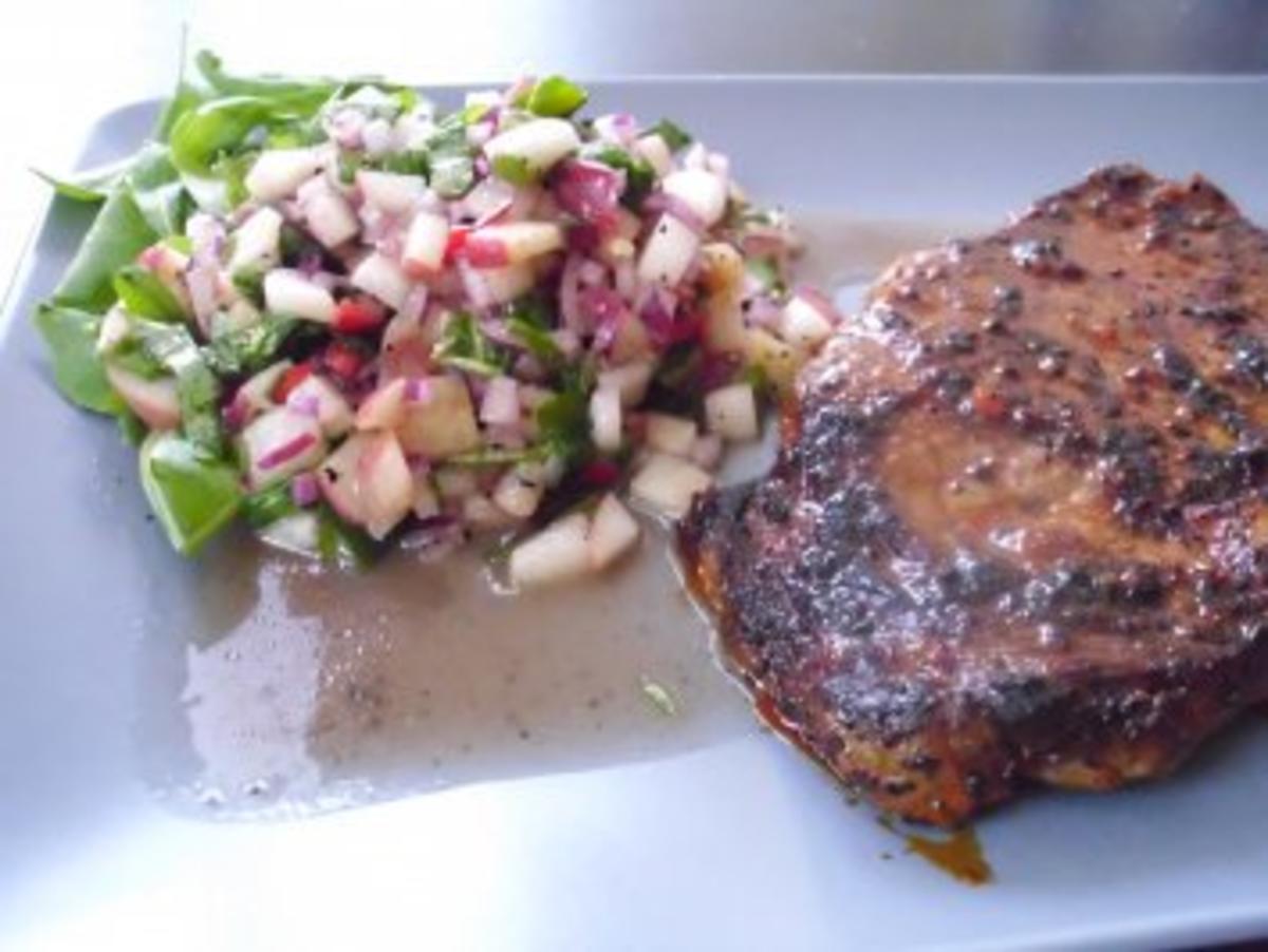 Bilder für Weinberg-Pfirsich-Salat mit Pfeffersteak - Rezept