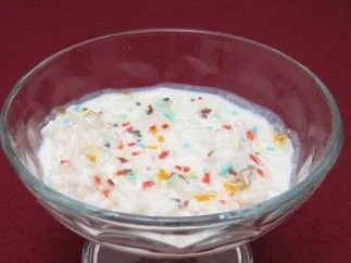 Kheer mit Kardamom und Rosinen - Rezept