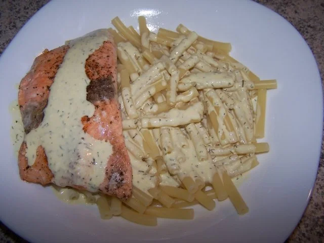 Rezept: Lachsfilet mit Nudeln Lachsfilet mit Nudeln - Rezept