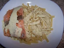 Lachsfilet mit Nudeln - Rezept