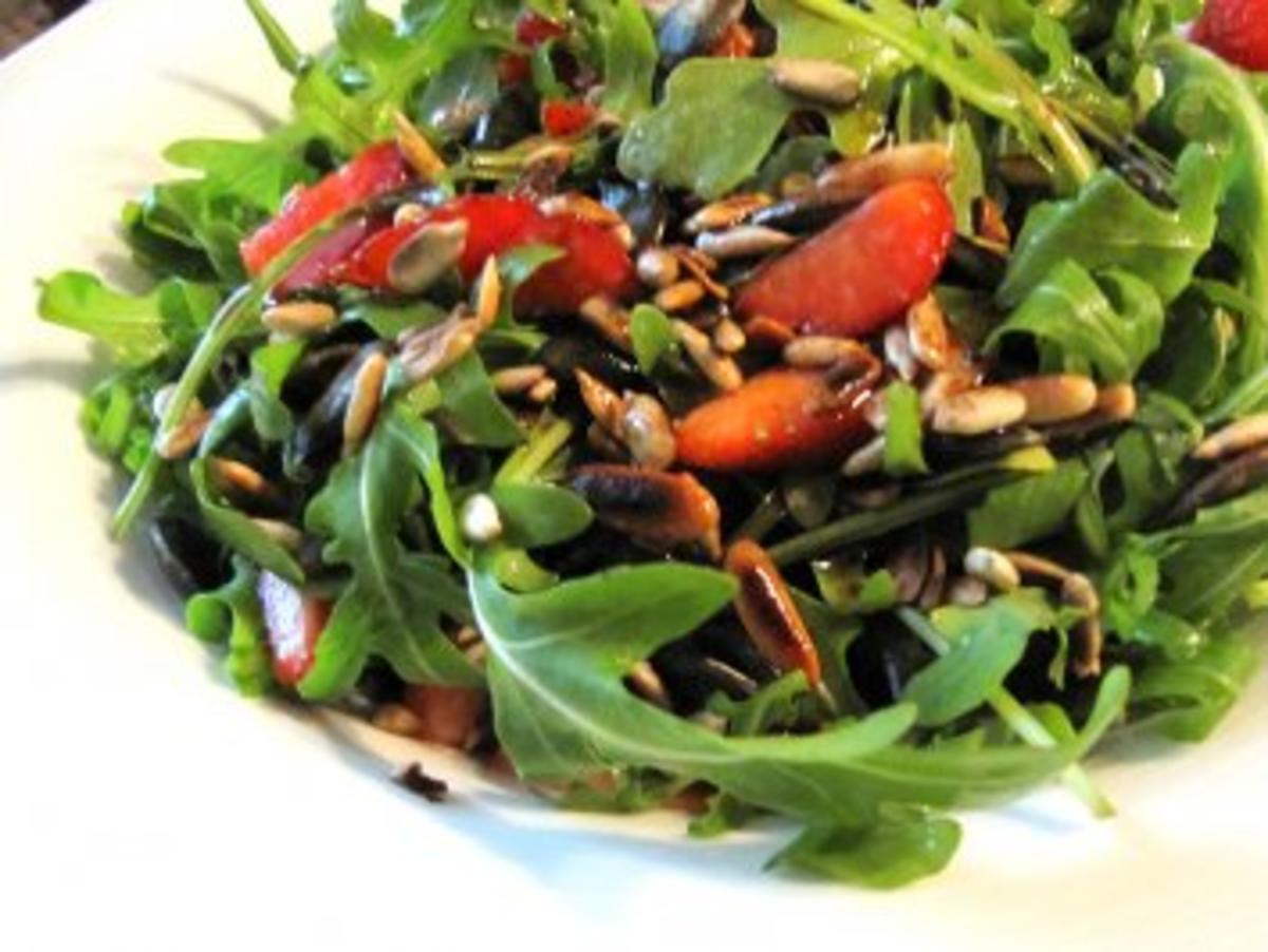 Rucola-Erdbeer-Salat mit Balsamicodressing - Rezept - Bild Nr. 2