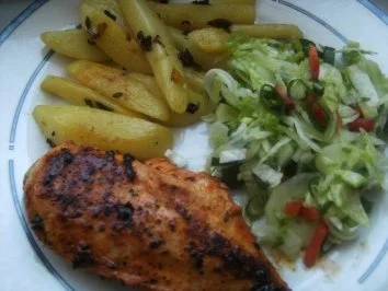 Rezept: Hähnchenbrüstchen mit -- in Frühlingszwiebel Butter geschwenkten Kartoffelspalten Hähnchenbrüstchen mit -- in Frühlingszwiebel Butter geschwenkten Kartoffelspalten - Rezept