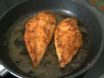 Rezept: Hähnchenbrüstchen mit -- in Frühlingszwiebel Butter geschwenkten Kartoffelspalten Bild Nr. 7 Hähnchenbrüstchen mit -- in Frühlingszwiebel Butter geschwenkten Kartoffelspalten - Rezept - Bild Nr. 7