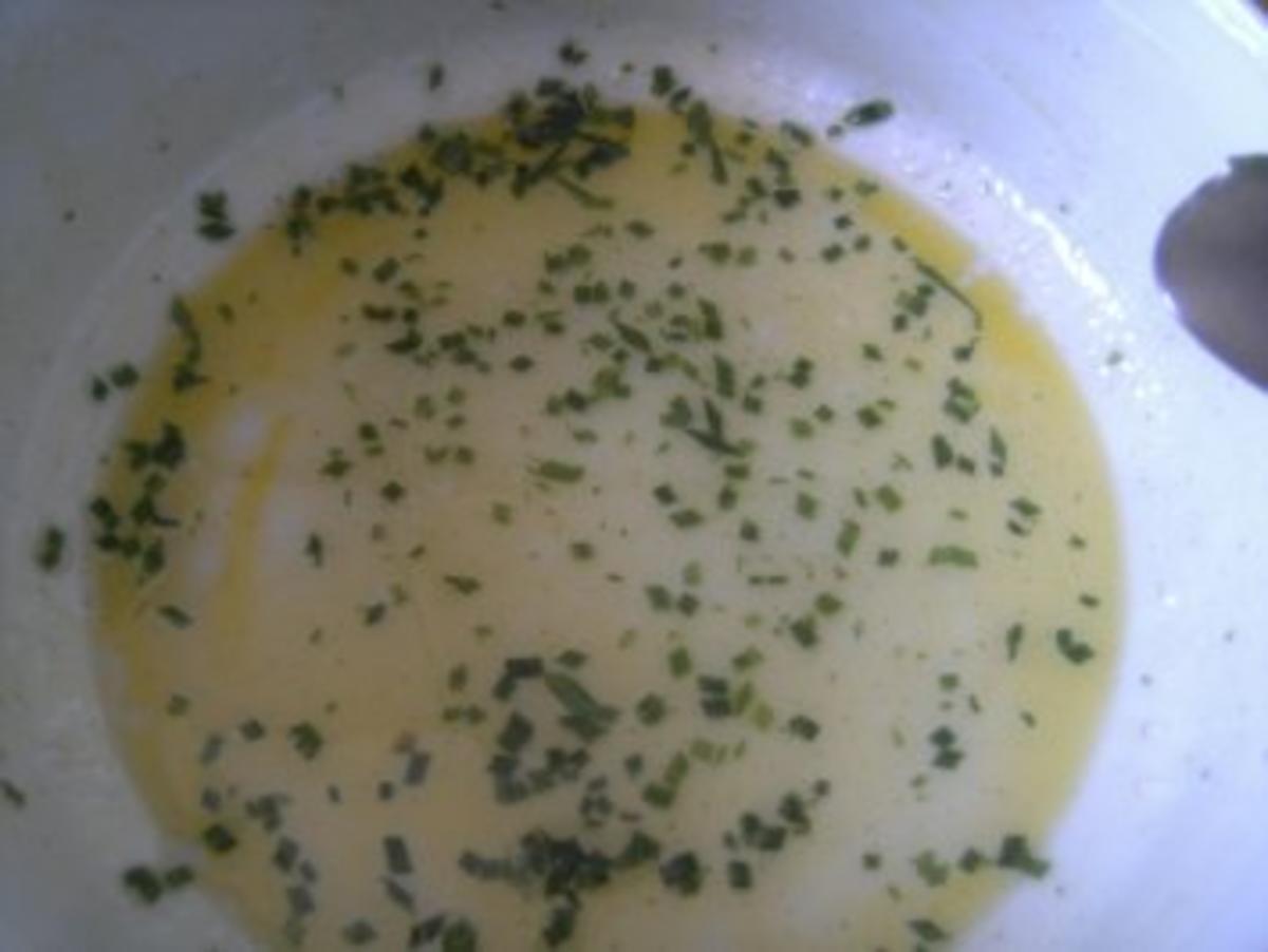 Hähnchenbrüstchen   mit -- in Frühlingszwiebel Butter geschwenkten Kartoffelspalten - Rezept - Bild Nr. 5