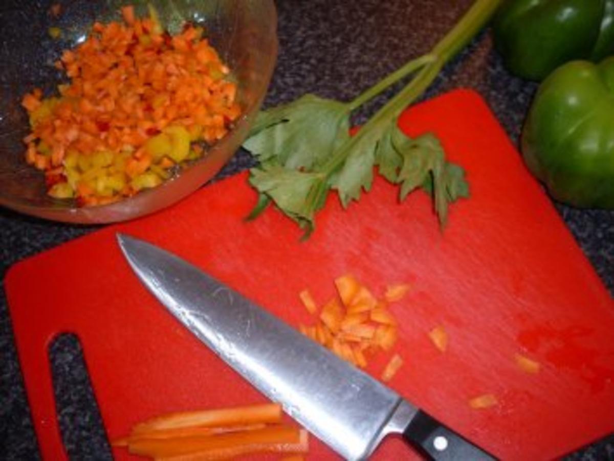 Knoblauchhuhnstreifen auf Tomate mit Gemüsereis - Rezept - Bild Nr. 2